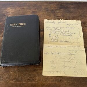 Holy Bible KJV Self Pronouncing Edition World‎ Pub Zippered Leather Red Letter